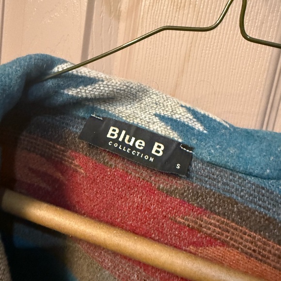 Women's Multicolor Aztec Patterned Jacket - Picture 5 of 5